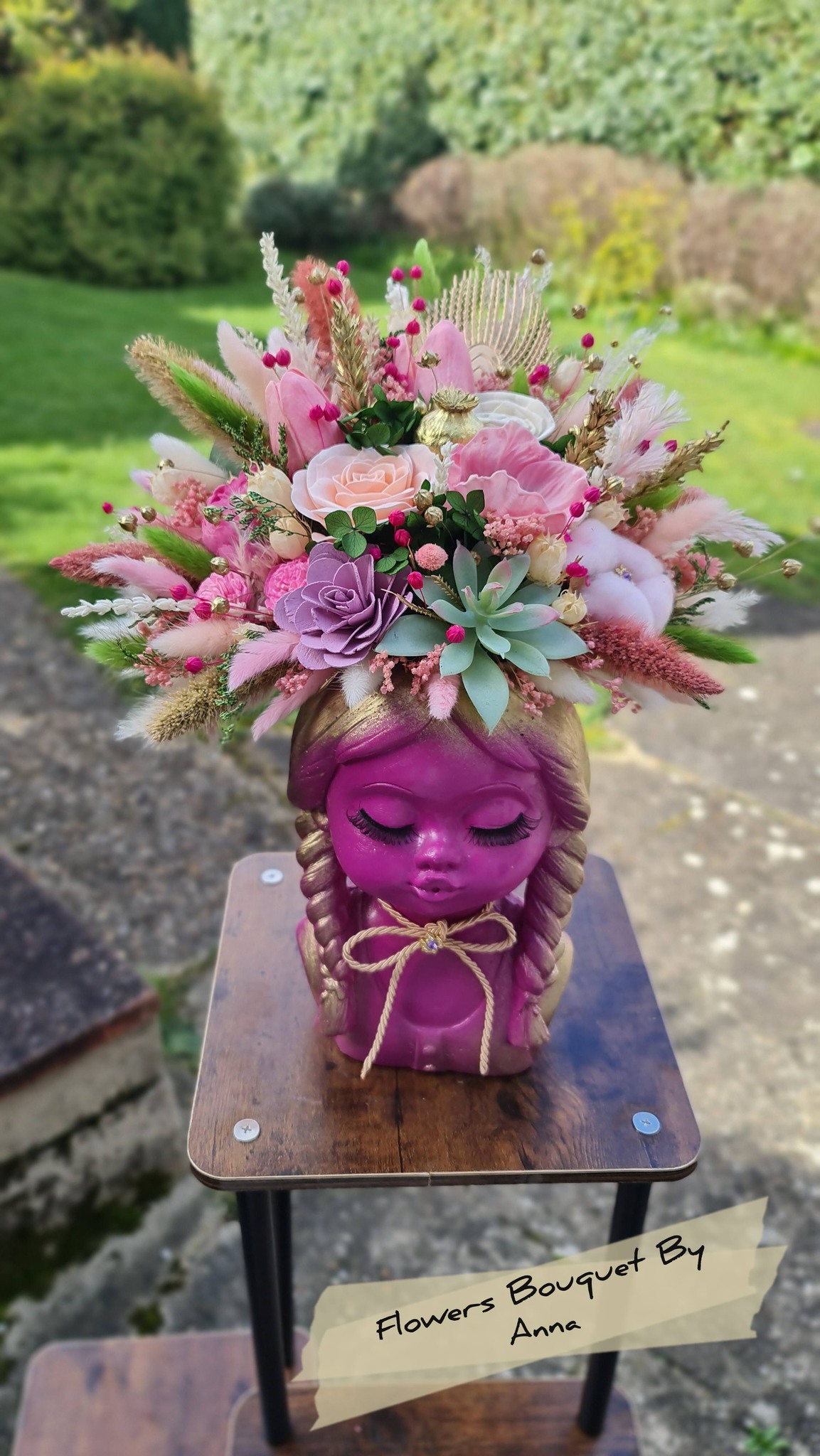 Preserved flowers arrangement